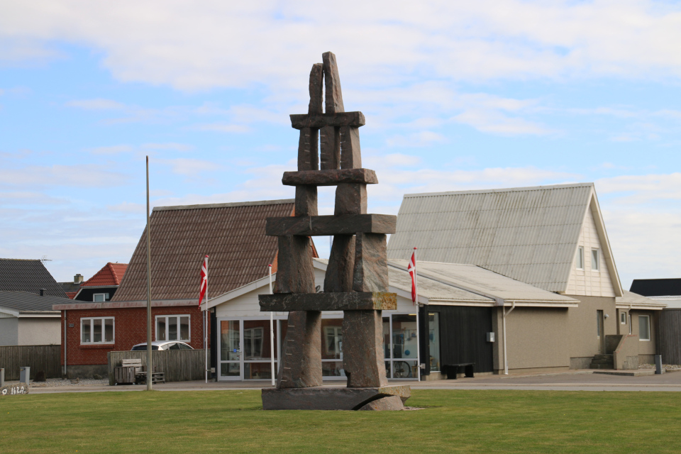 Памятник. Тюборён (Thyborøn), Дания. Фото 25 сент. 2021