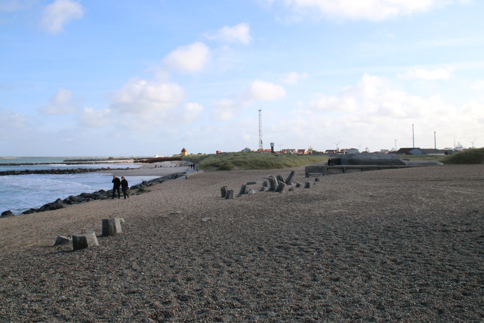 Волноломы. Бункеры Тюборён (Bunkerne Thyborøn), Атлантический вал, Дания. Фото 25 сентября 2021