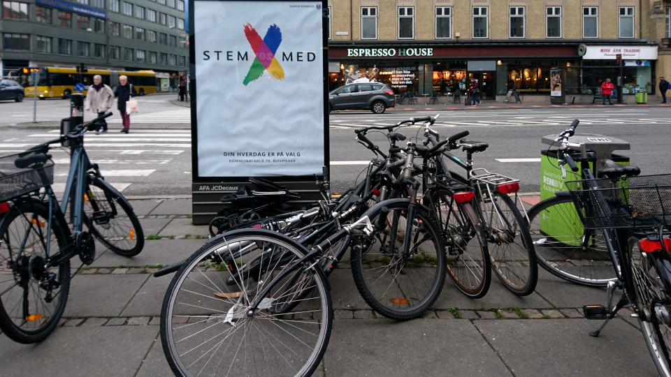 Рекламный щит в Орхусе. Выборы в 2021 в Дании. 14 нояб. 2021
