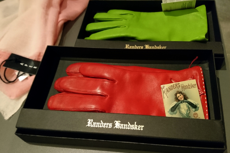 Перчатки Рандерс (Randers handsker) в городском музее, Дания. Фото 26 нояб. 2021