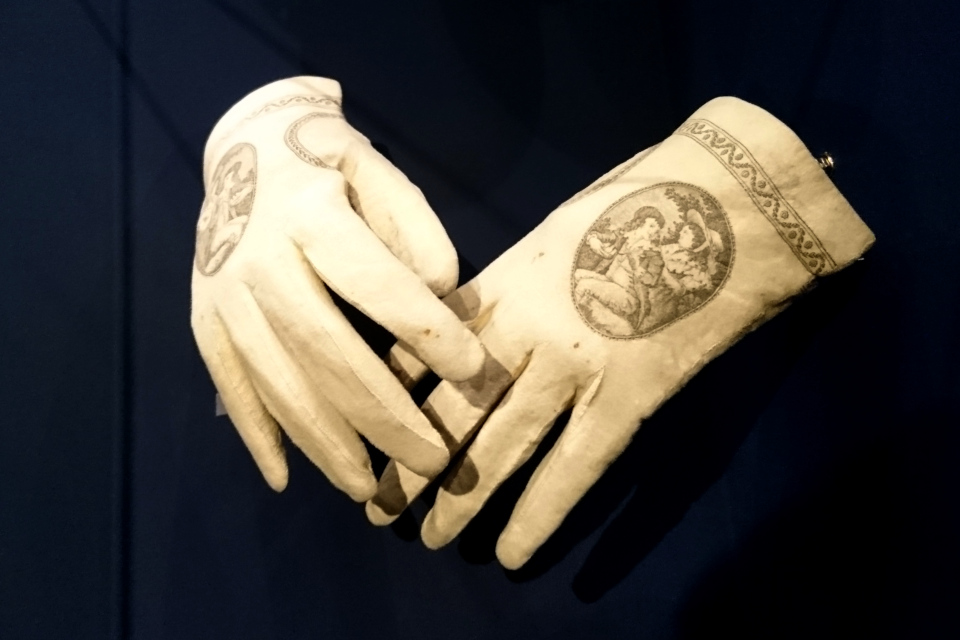 Перчатки Рандерс (Randers handsker) в городском музее, Дания. Фото 26 нояб. 2021