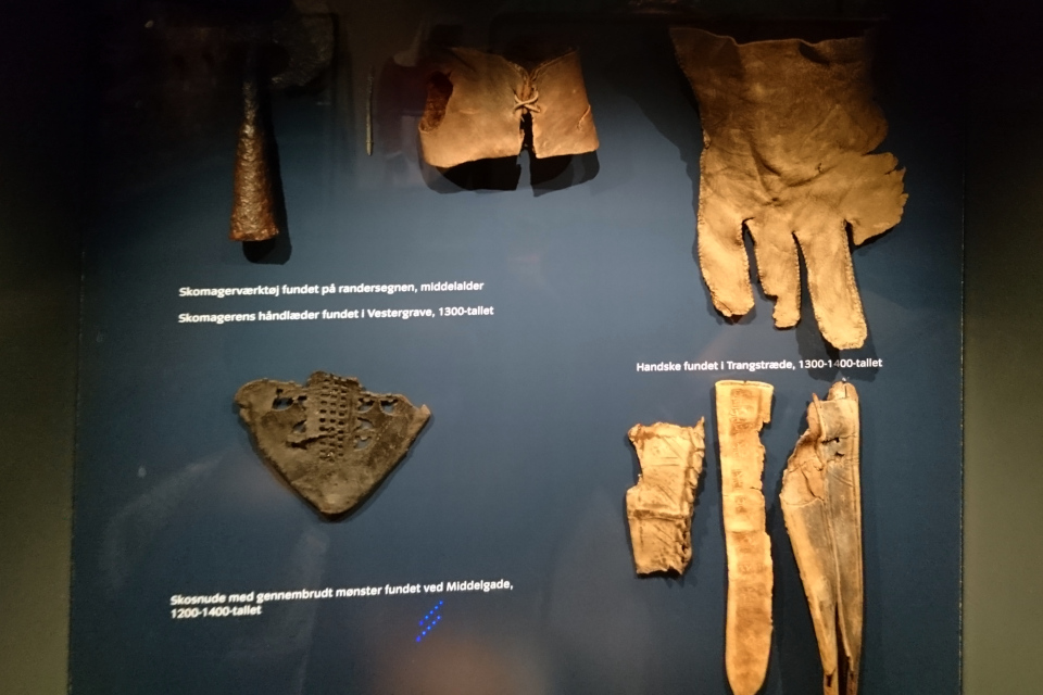 Перчатки Рандерс (Randers handsker) в городском музее, Дания. Фото 16 нояб. 2021