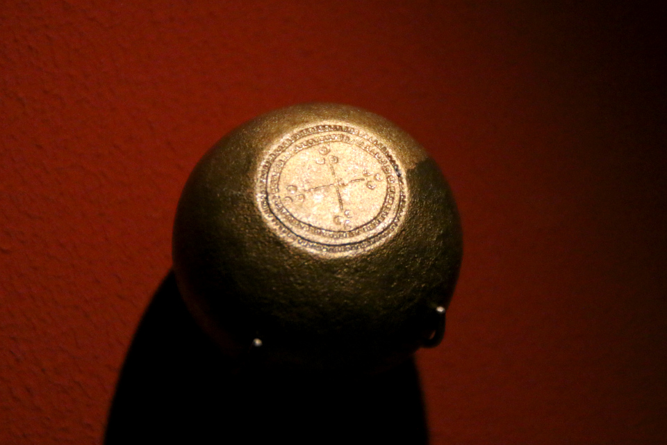 Bronzevægtlod fra Harald Blåtand. Артефакты. Викинги в Орхусе, музей Мосгорд, Дания. Фото 29 янв. 2020