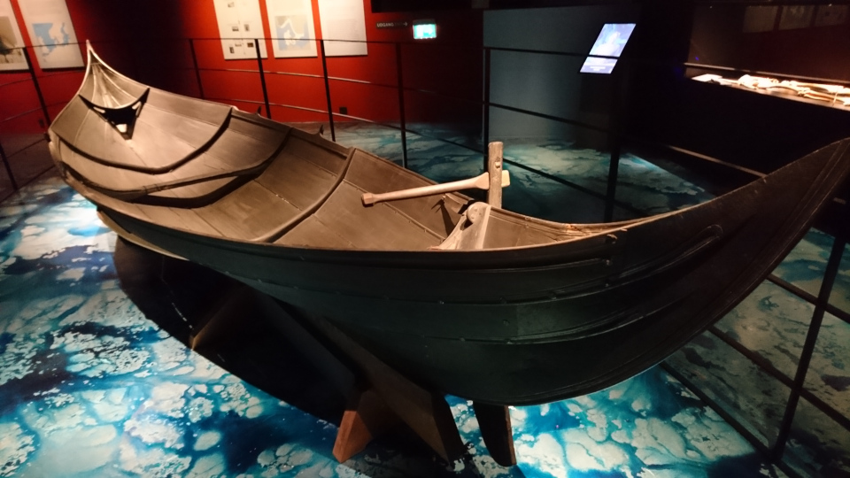 Лодка Гокстад в музее Мосгорд, г. Орхус, Дания. Фото 12 дек. 2021