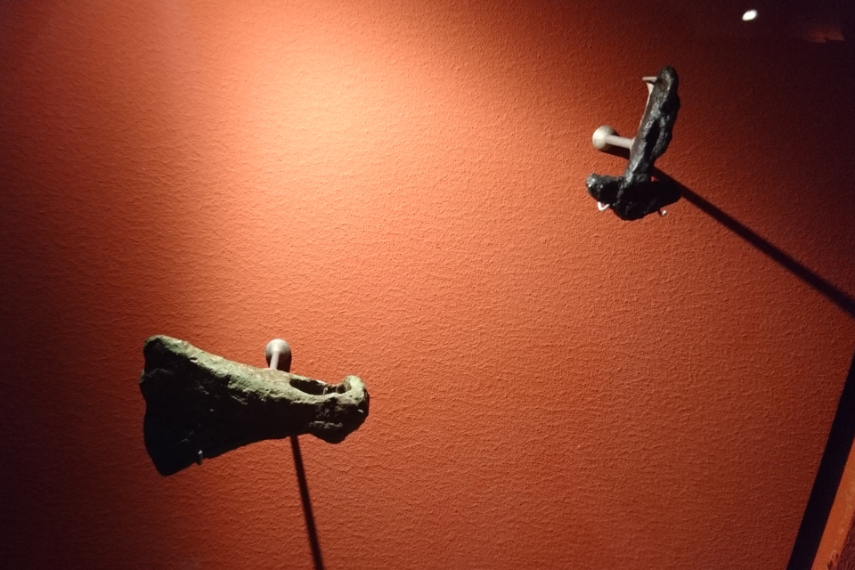 Thors hammer. Артефакты. Викинги в Орхусе, музей Мосгорд, Дания. Фото 29 янв. 2020