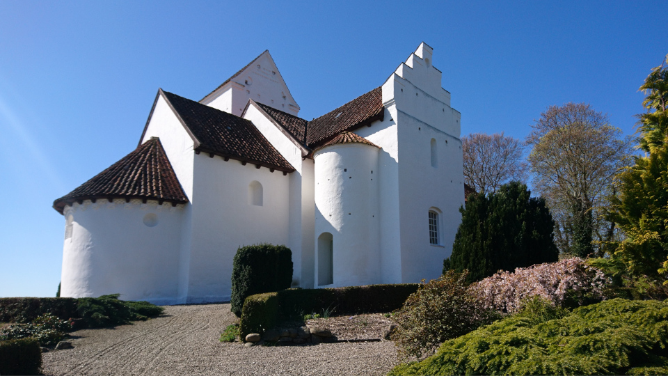 Церковь Венг (Veng Kirke), Дания. Фото 24 апр. 2022