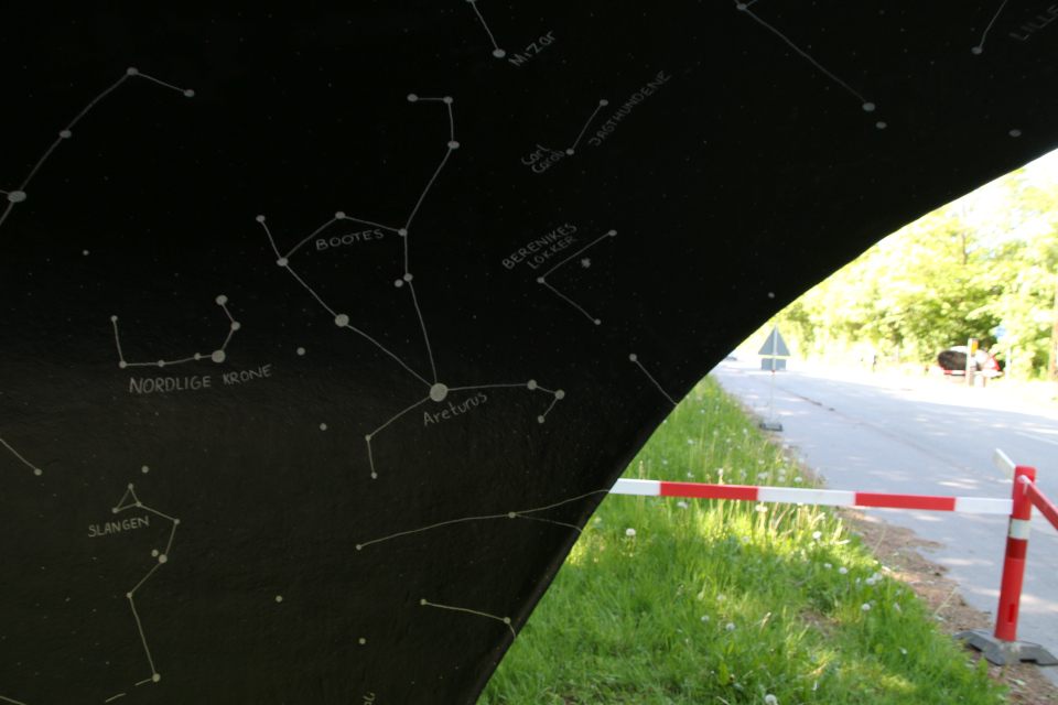 Автобусные остановки со звездным небом. Орхус, Дания. 29 мая 2022