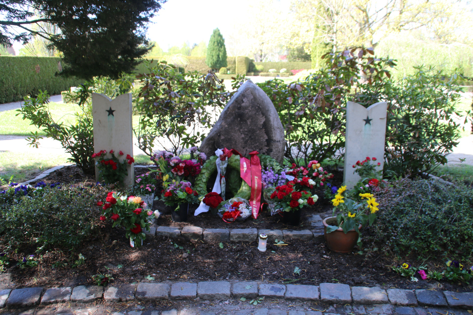 День Победы 9 Мая 2022, бессмертный полк Орхус, Дания. Могила Советских солдат