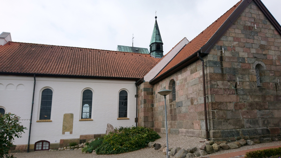 Памятник участникам Движения Сопротивления. Церковь Орс (Aars kirke), Дания. 6 мая 2022