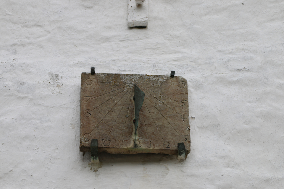 Солнечные часы. Церковь Марии Магдалины (Marie Magdalene Kirke), Дания. 2 июн. 2022 Солнечные часы. Церковь Марии Магдалины (Marie Magdalene Kirke), Дания. 2 июн. 2022