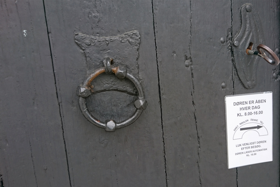 Дверь, ключ. Церковь Марии Магдалины (Marie Magdalene Kirke), Дания. 2 июн. 2022