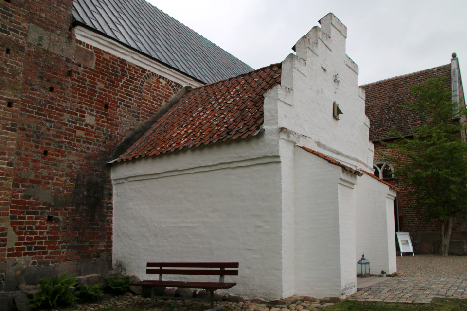 Солнечные часы. Церковь Марии Магдалины (Marie Magdalene Kirke), Дания. 2 июн. 2022