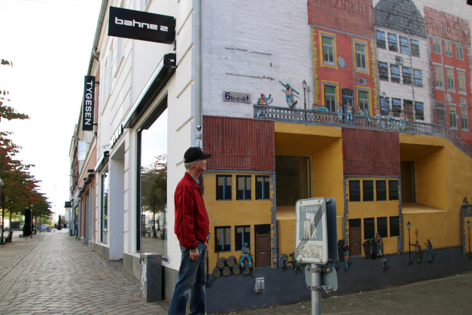 Jaune Art, Стрит-арт Йессенсгэде (Jessensgade 6), Хорсенс, Дания. 25 сент. 2022 