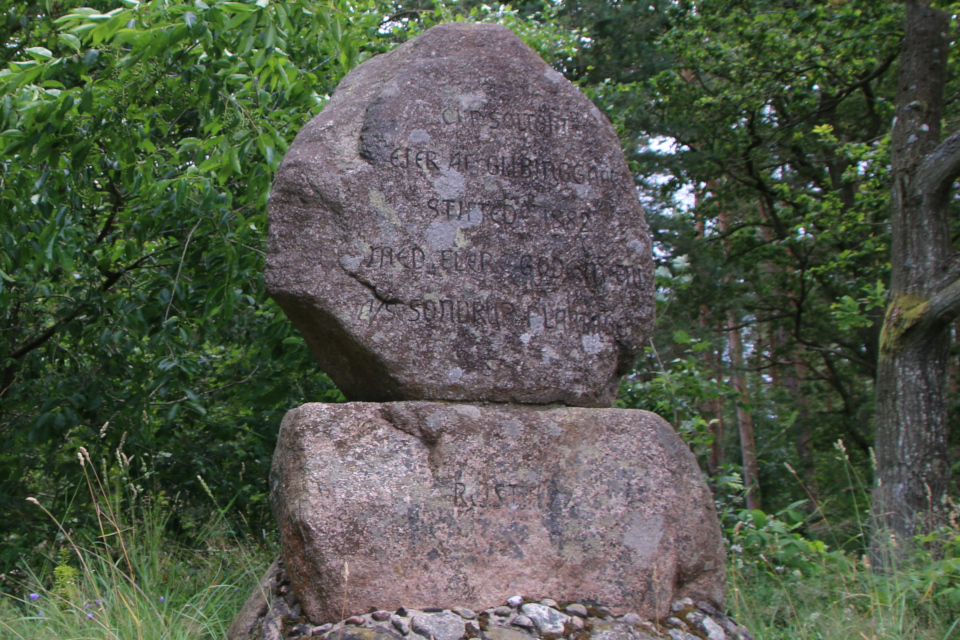 Памятник. Плантация Холмы Сондруп, Дания. 14 июля 2022