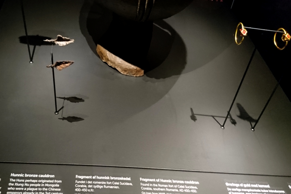 Артефакты. Гунны, выставка "Вперед из хаоса", музей Мосгорд, г. Орхус, Дания. 12 ноября 2022 