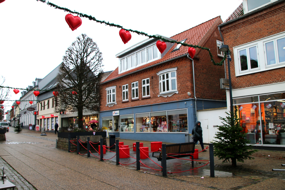 Пешеходная улица. Рождественское убранство в Хаммель, Дания. 28 ноября 2022 