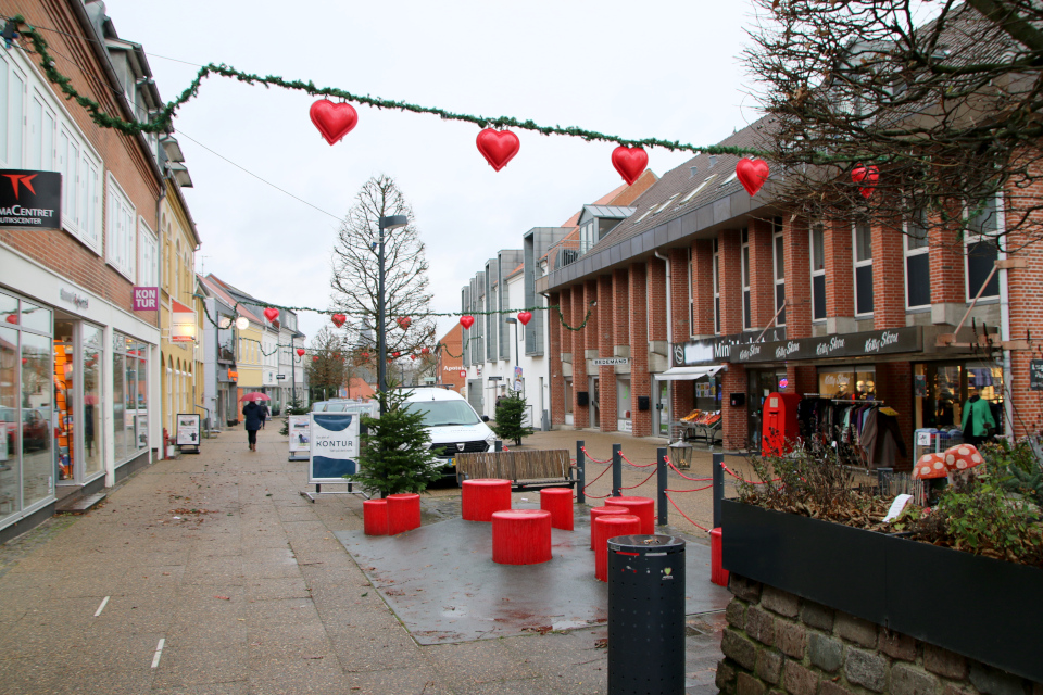 Ниссе. Рождественское убранство в Хаммель, Дания. 28 ноября 2022 