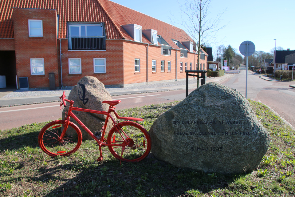 Камень освобождения 1945. Сольбьерг, Дания. 5 мар. 2023