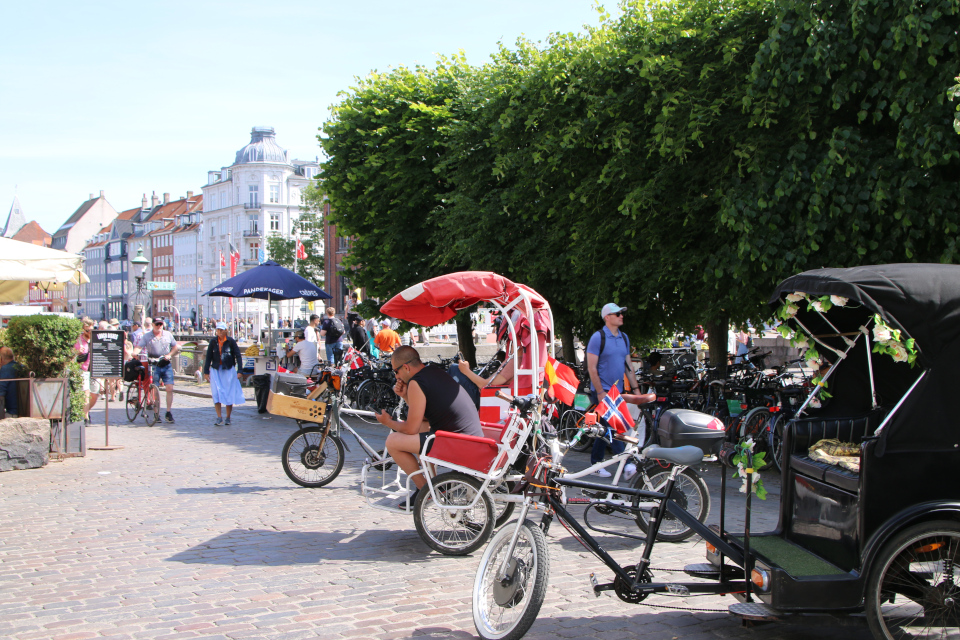 Велосипеды рикши Нюхавн, Nyhavn, Копенгаген, Дания. 9 июня 2023 
