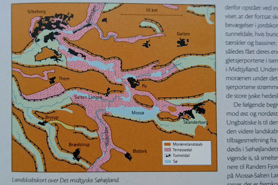 Danmark 4000 oplevelser - historie, kultur, natur. Søren Olsen. Gyldendal, 2010, s. 185