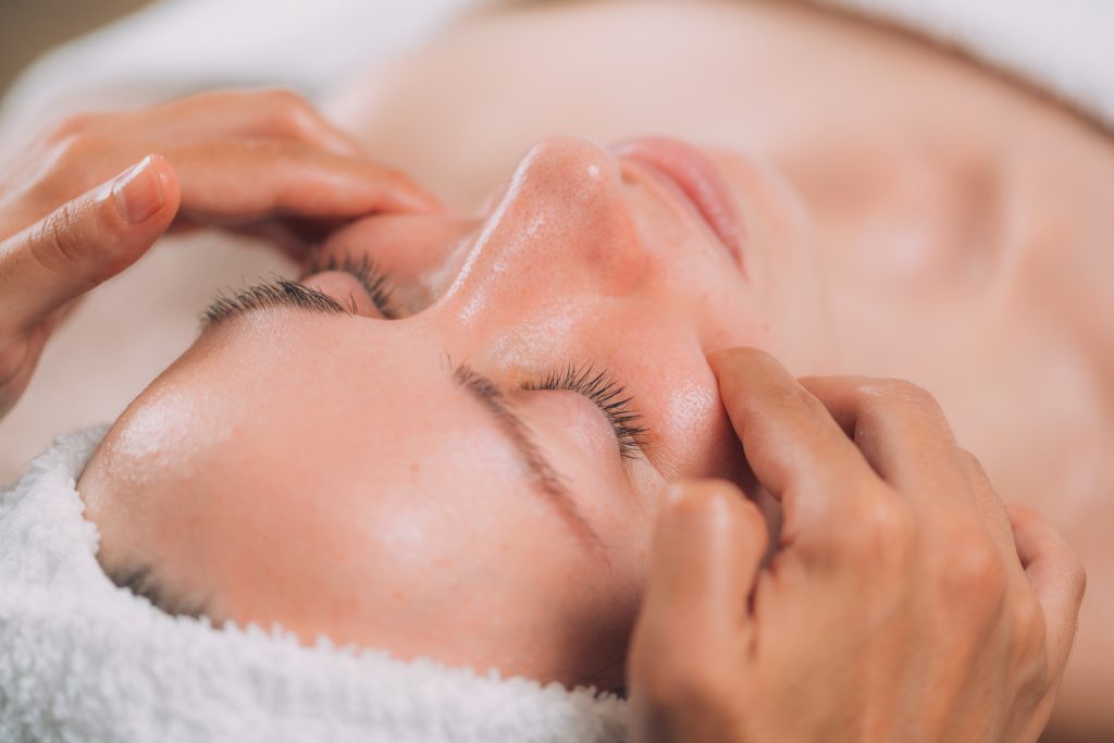 FaceSculpting intra-buccal – L’effet lifting au naturel