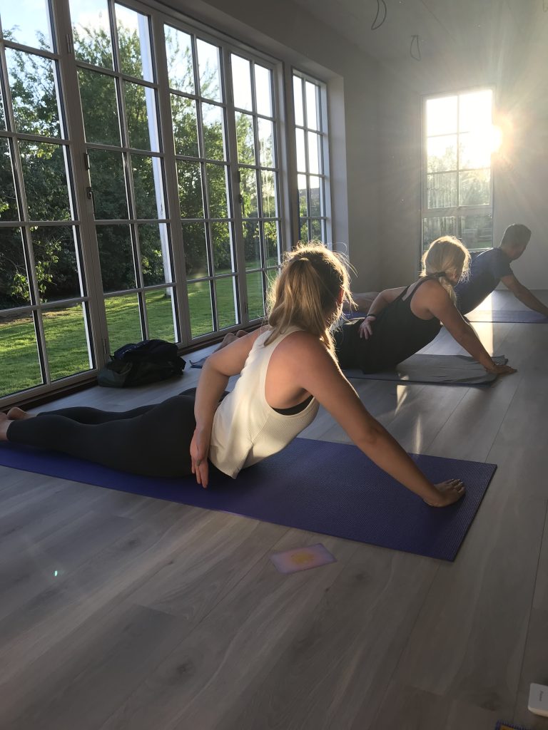 Yoga undervisning i privat yogastudie