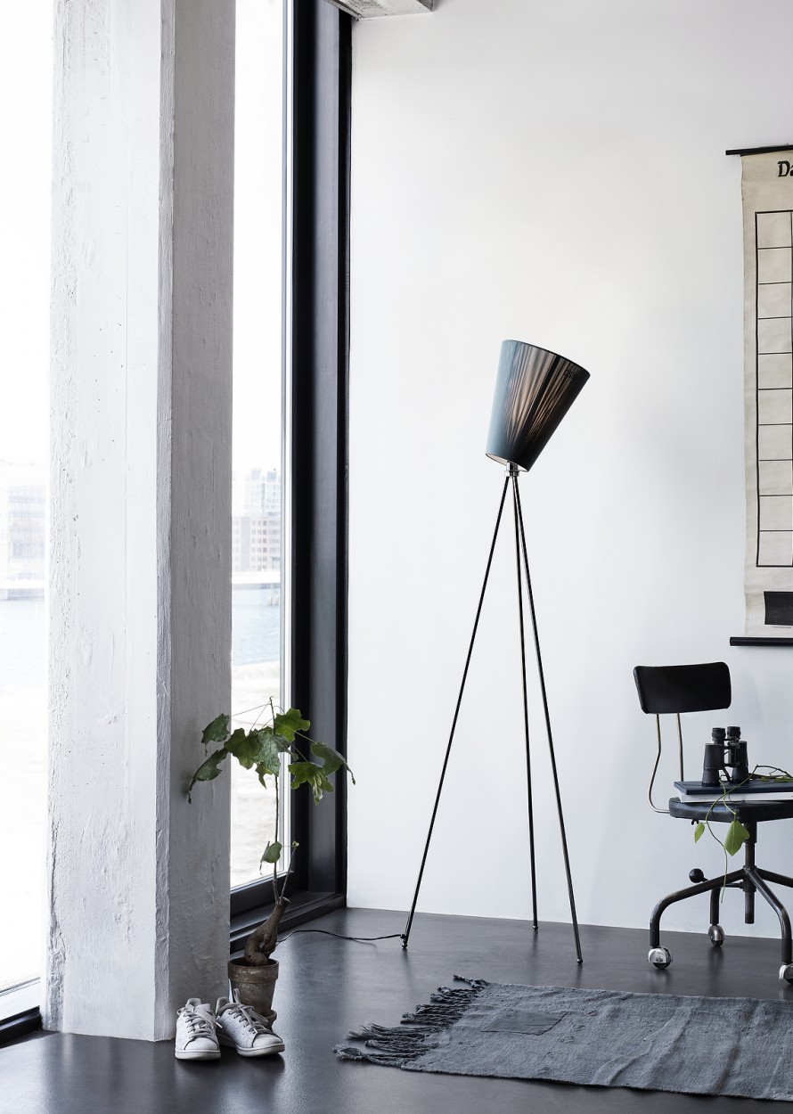 Oslo-Wood-Glossy_Black-Low-res_Photo_Chris-Tonnesen-890x1250