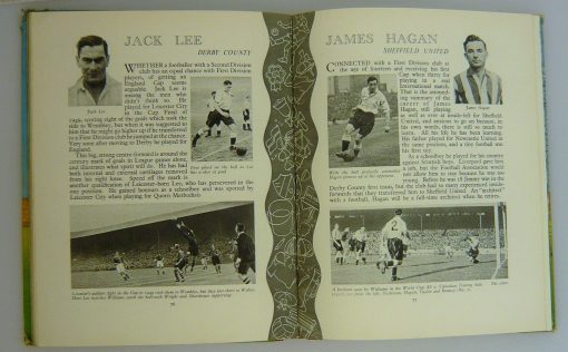 Gammel engelsk fodboldbog fra 1951 omhandlende datidens største stjerner i engelsk fodbold