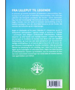 Et kulturelt og holistisk perspektiv på fodboldens talentudvikling Denne bog er en unik guide til fodboldens talentudvikling. Unik fordi den udfordrer det biologiske paradigme, der hersker i dansk talentudvikling, hvor der hovedsageligt fokuseres på det fysiske. I stedet beskriver bogen, hvordan man kan skabe en innovativ talentudvikling ud fra et holistisk paradigme, hvor der altså både fokuseres på det fysiske, det mentale, det kulturelle og det miljømæssige. Bogen er udarbejdet ud fra cases i Brøndby IF’s Masterclass og på FC Midtjyllands talentakademi. Ligesom mange af teorierne er udviklet i samarbejde med tidligere professionelle fodboldspillere, fodboldeksperter og såvel fysiske som mentale trænere. I praksis kan bogen dermed give en forståelse af, hvordan man bliver unik som talentfuld fodboldspiller, og hvad man skal være opmærksom på i karrierens forskellige udviklingsfaser for at have en større chance for at få succes. Bogen fokuserer hovedsageligt på, hvordan mentalitet, miljø og kulturelle faktorer har betydning for ens udvikling, især i tiden fra U-19 til Superligaen og fra Superligaen til udlandskarrieren. Bogen kan både benyttes af fodboldtalenter, trænere og klubledere som en inspiration til, hvordan man med enkelte investeringer kan styrke både de enkelte talenter, men også klubben som helhed. Om forfatteren Kenneth Kristensen (f. 1989) er uddannet kultursociolog og har en master i kultur og formidling fra Syddansk Universitet med et æresbevis i New Nordic Design Thinking and Research. Han har gennem uddannelsen arbejdet med forskellige projekter og cases, blandt andet hos Brøndby IF og FC Midtjylland, og har de sidste tre år arbejdet og forsket intensivt i kulturelle og miljømæssige forhold i fodboldens talentudvikling. Bogen her har derfor sit grundlag i sociologiske og kulturelle teorier, kombineret med praksis erfaring fra diverse trænere, psykologer, eksperter, forældre og spillere.