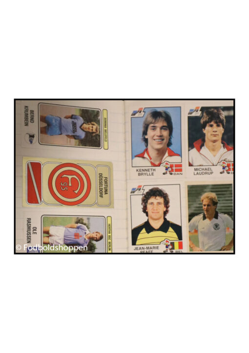 Cirka 70 EM 84 klistermærker i hæfte og cirka 30 bundesliga klistermærker