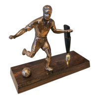 Elegant fodboldfigur med integreret penholder – perfekt til kontoret eller som gave til fodboldentusiasten.