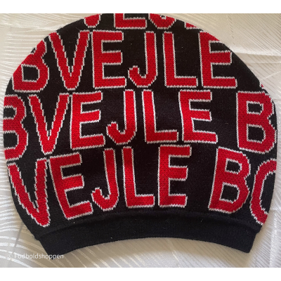 Vejle Boldklub hue i sort og rød – som ny supporterhue til kolde dage og kampdage