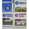 Forsider af årbøger fra Vejgaard Boldspilklub i 1990’erne med holdbilleder og VB-logo.