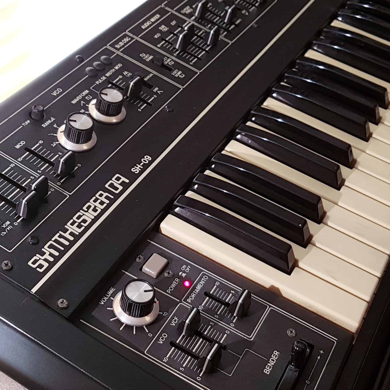 Roland SH-09