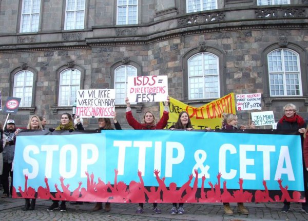 5000 deltog i Danmarks hidtil største protest mod handelsaftalerne CTA og TTIP. 