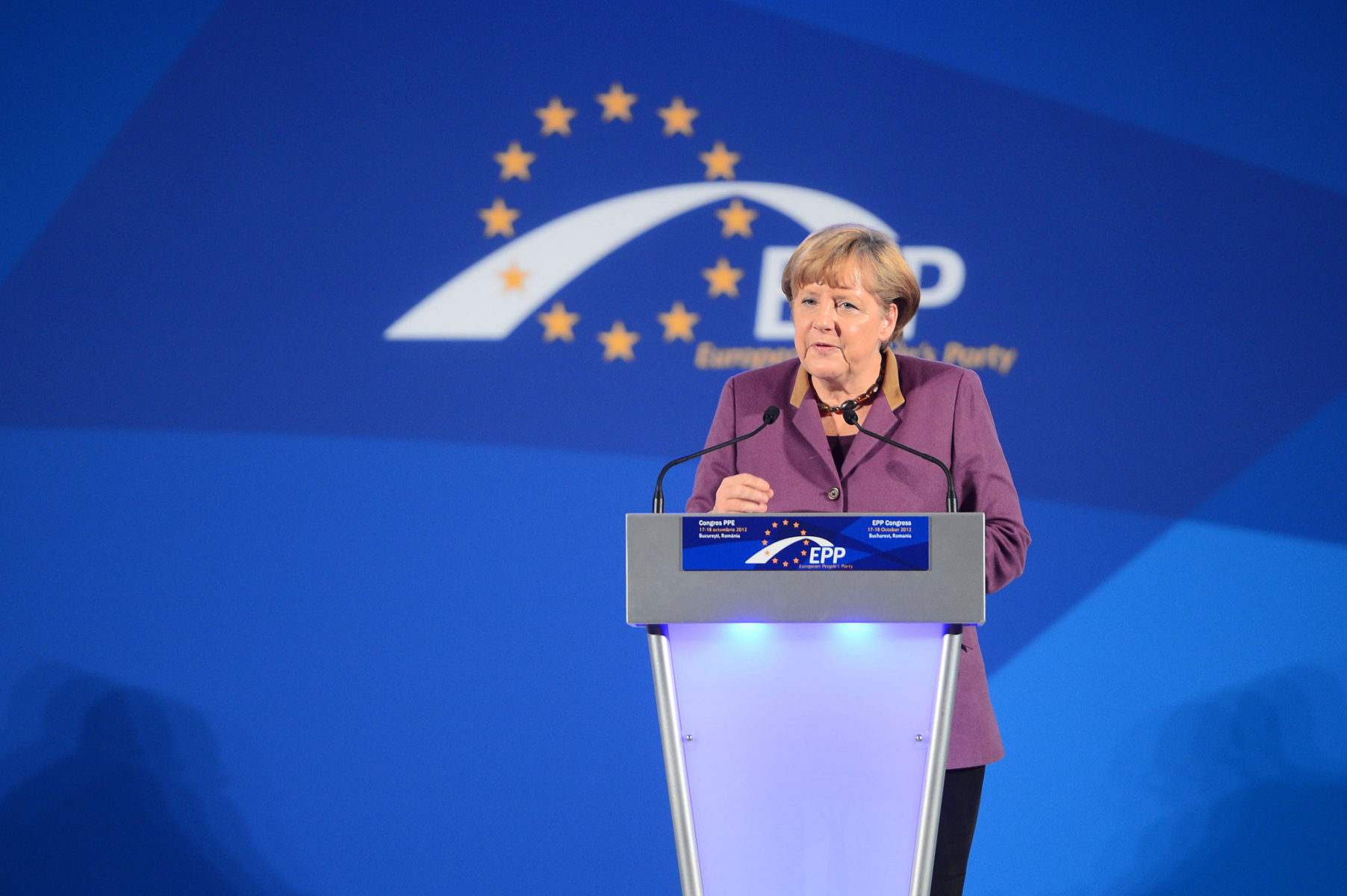 Kari advarer mod EU hær efter Merkels tale til EU Parlamentet