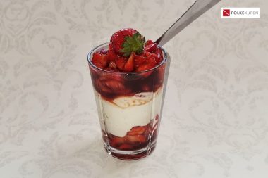 Jordbær med Vaniljekesam, Folkekuren AS
