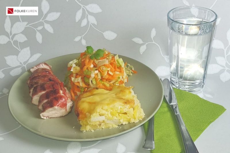 Serranosurret kyllingbryst med potetgrateng og grønnsaker; Folkekuren AS
