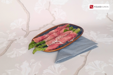 Tapas Asparges med Serrano og parmesan, Folkekuren AS