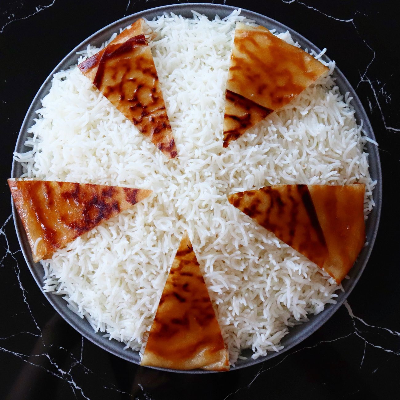 Kurdiskt ris med friterad bröd