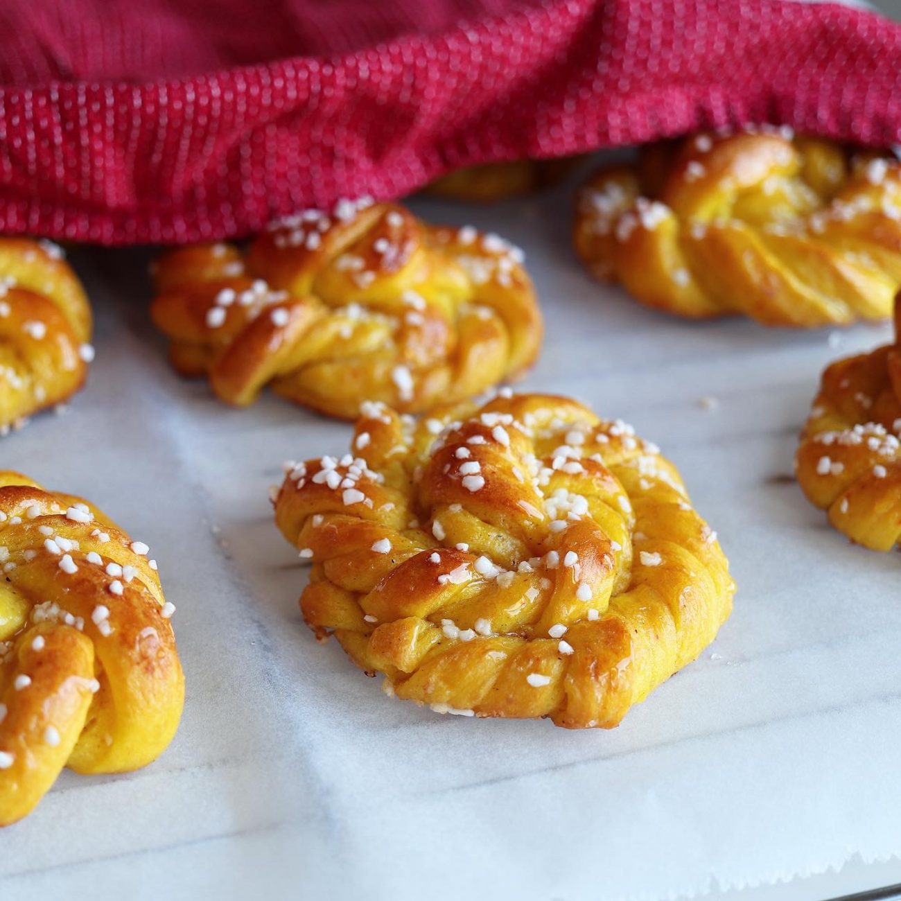 Saffransbullar med vaniljfyllning