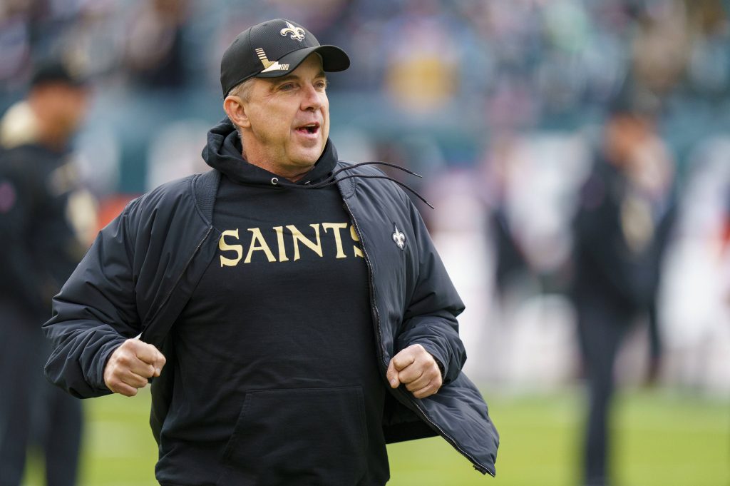 November 21, 2021: New Orleans Saints head coach Sean Payton looks on prior to the NFL, American Football Herren, USA game between the New Orleans Saints and the Philadelphia Eagles at Lincoln Financial Field in Philadelphia, Pennsylvania. Christopher Szagola/CSM Philadelphia USA - ZUMAcs7_ 20211121_zaf_cs7_059 Copyright: xChrisxSzagolax