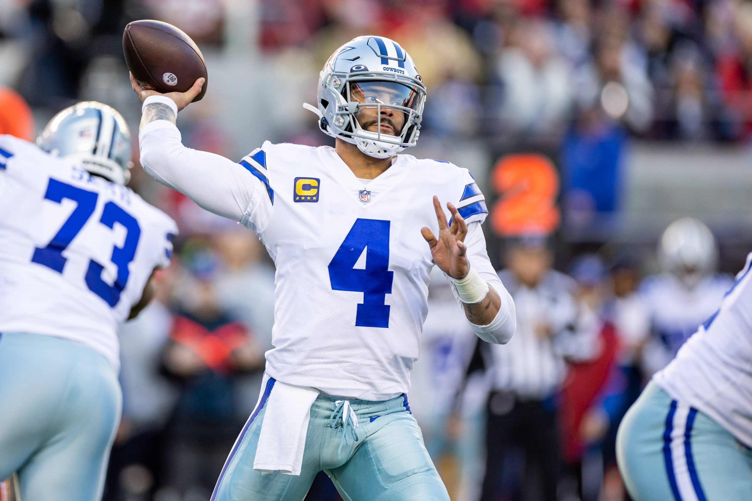 NFL quarterback - Dak Prescott - SANTA CLARA, CA - JANUARY 22: Dallas Cowboys quarterback Dak Prescott 4 throws a pass during the NFL, American Football Herren, USA NFC Divisional Playoff game between the Dallas Cowboys and San Francisco 49ers at Levis Stadium in Santa Clara, CA. Photo by Bob Kupbens/Icon Sportswire NFL: JAN 22 NFC Divisional Playoffs - TBD at 49ers Icon230122001