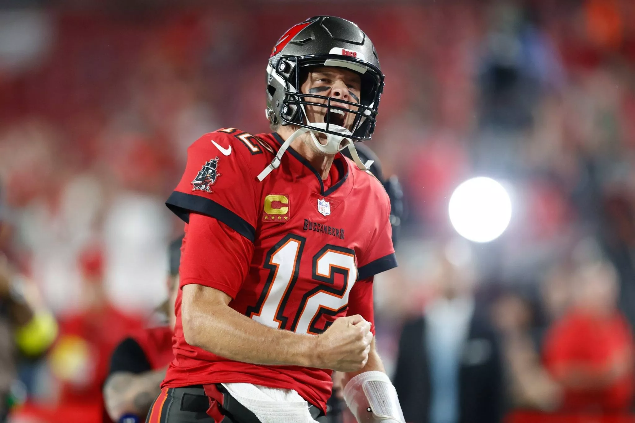 Tom Brady - December 5, 2022, Tampa, Florida, USA: Tampa Bay Buccaneers quarterback TOM BRADY 12 gets pumped up ahead of a Bucs game against the New Orleans Saints at Raymond James Stadium. Brady broke the NFL, American Football Herren, USA record during 13-point comeback as Bucs beat Saints. Tampa USA - ZUMAs70_ 20221205_zan_s70_159 Copyright: xJeffereexWoox