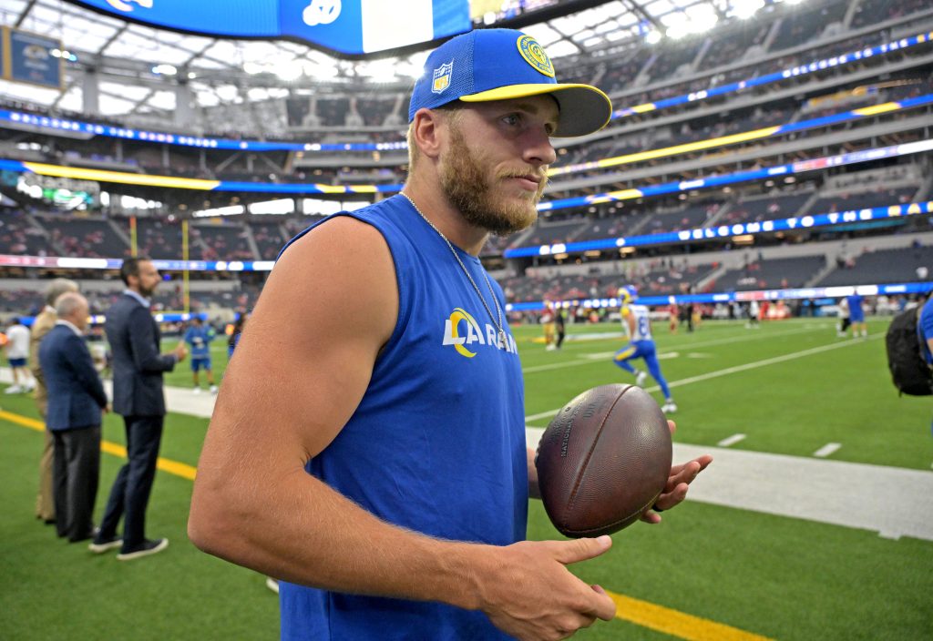 NFL, American Football Herren, USA San Francisco 49ers at Los Angeles Rams Sep 17, 2023 Inglewood, California, USA Los Angeles Rams wide receiver Cooper Kupp 10 walks on the field prior to the game against the San Francisco 49ers at SoFi Stadium. Inglewood SoFi Stadium California USA, EDITORIAL USE ONLY PUBLICATIONxINxGERxSUIxAUTxONLY Copyright: xJaynexKamin-Onceax 20230917_cec_aj4_094