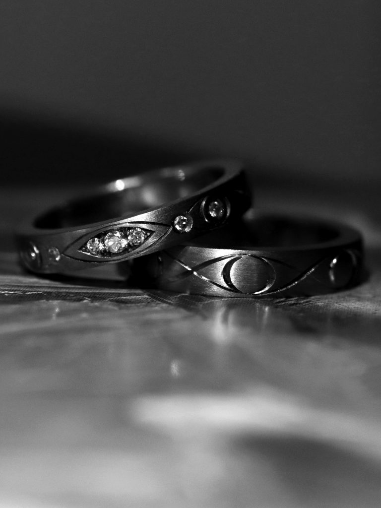 graverad-ring-monstergravyr-forlovningsring-formgravyr