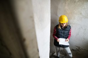 Dækker forsikringer skader forårsaget af vandskade i kældre og hvad dækker den?