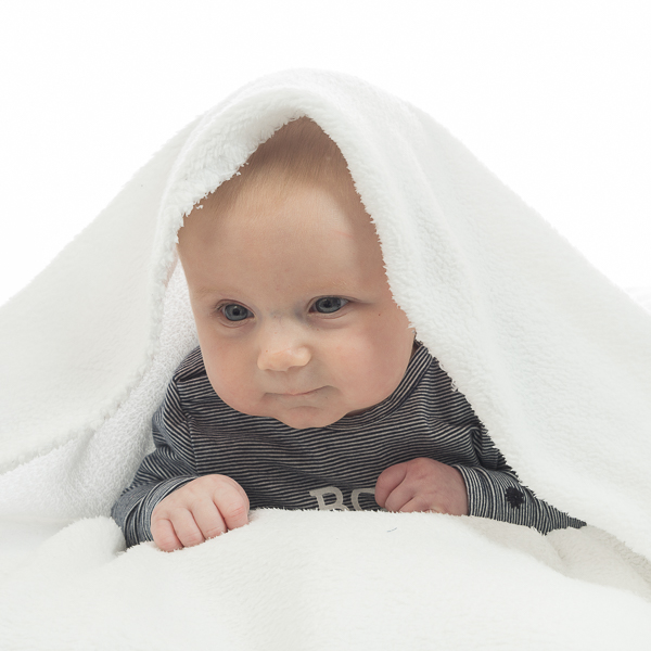 Welp Babyfotografie:fotoshoot van een baby van 3 maanden in onze SB-24