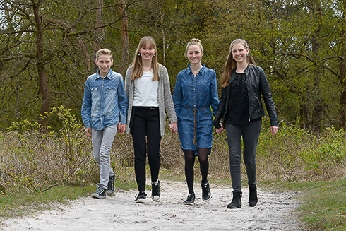 Onwijs familiefotografie, familiereportage, gezinsfoto, jongerenfotografie ER-34