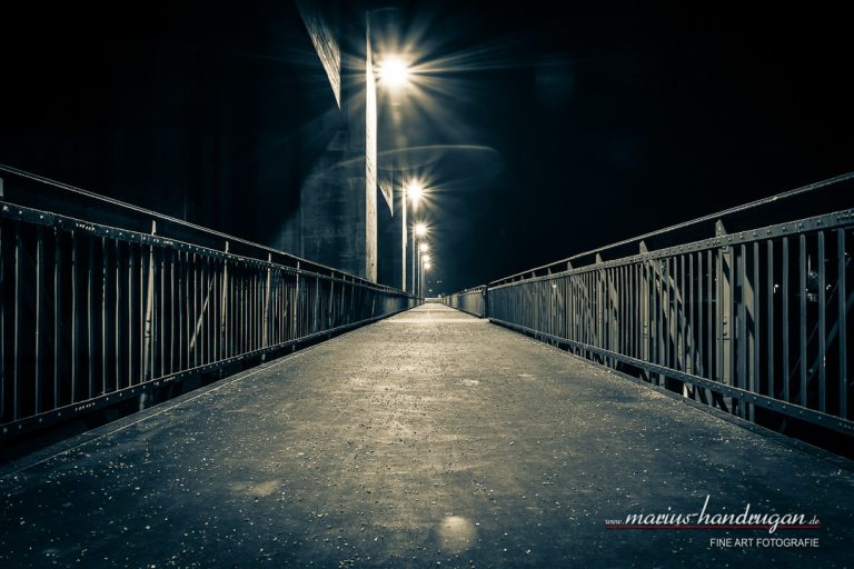 Brücke in der Dunkelheit